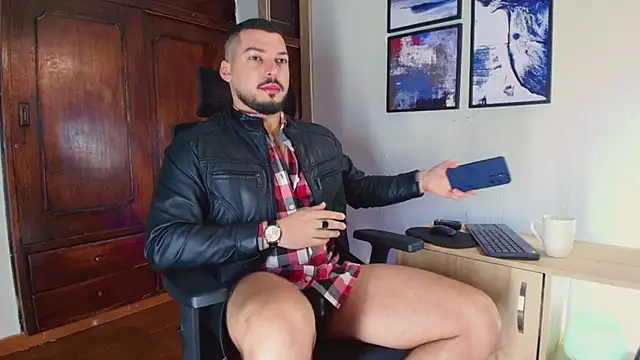 Snapshot of HenryBenso chatting on 11.13.25 HenryBenso online show from 11.13.25