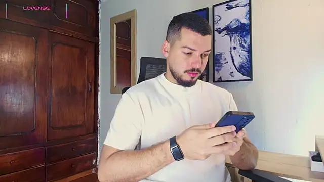 Snapshot of HenryBenso chatting on 11.17.25 HenryBenso online show from 11.17.25