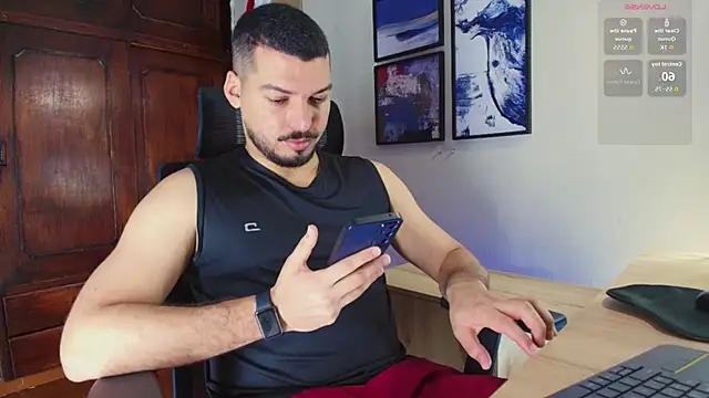 Snapshot of HenryBenso chatting on 12.16.25 HenryBenso online show from 12.16.25