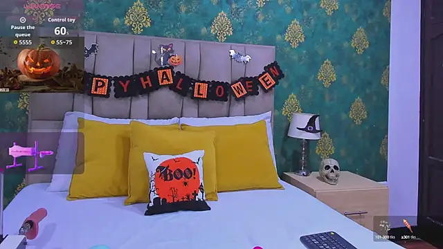 Snapshot of SuzanSmithh chatting on 10.15.25 SuzanSmithh online show from 10.15.25