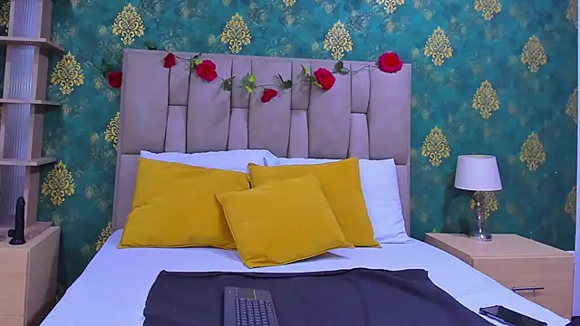 Snapshot of SuzanSmithh chatting on 11.07.25 SuzanSmithh online show from 11.07.25