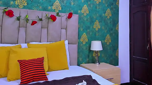 Snapshot of SuzanSmithh chatting on 11.12.25 SuzanSmithh online show from 11.12.25