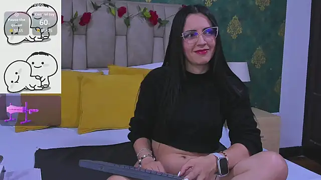 Snapshot of SuzanSmithh chatting on 11.20.25 SuzanSmithh online show from 11.20.25