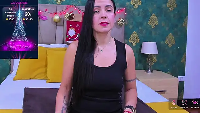 Snapshot of SuzanSmithh chatting on 12.02.25 SuzanSmithh online show from 12.02.25