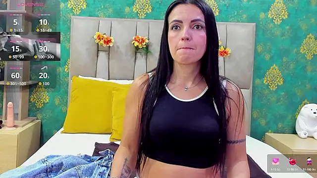 Snapshot of SuzanSmithh chatting on 03.03.26 SuzanSmithh online show from 03.03.26