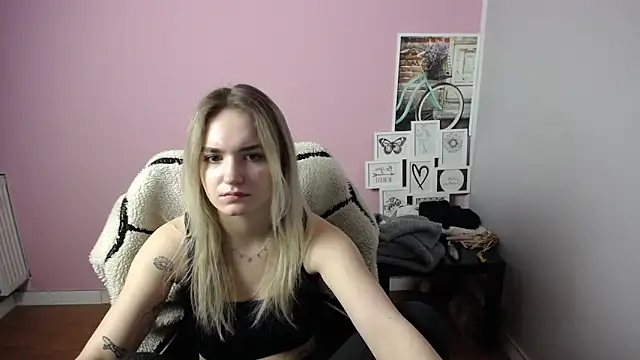 Snapshot of viktoria_lovely chatting on 03.16.25 viktoria lovely online show from 03.16.25