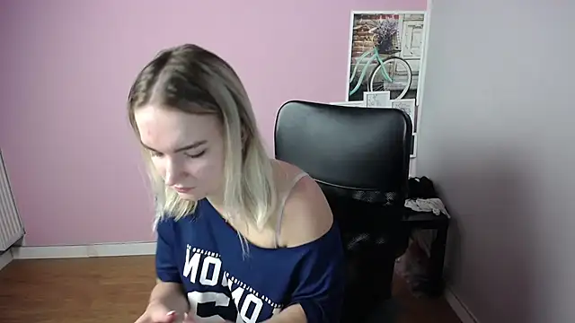 Snapshot of viktoria_lovely chatting on 09.09.25 viktoria lovely online show from 09.09.25