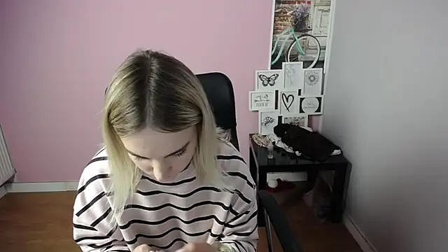 Snapshot of viktoria_lovely chatting on 09.12.25 viktoria lovely online show from 09.12.25