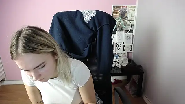 Snapshot of viktoria_lovely chatting on 09.17.25 viktoria lovely online show from 09.17.25