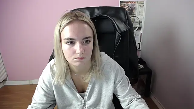 Snapshot of viktoria_lovely chatting on 10.29.25 viktoria lovely online show from 10.29.25