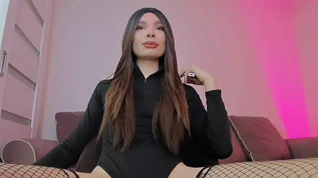 Snapshot of monicastark_ chatting on 10.20.25 monicastark online show from 10.20.25