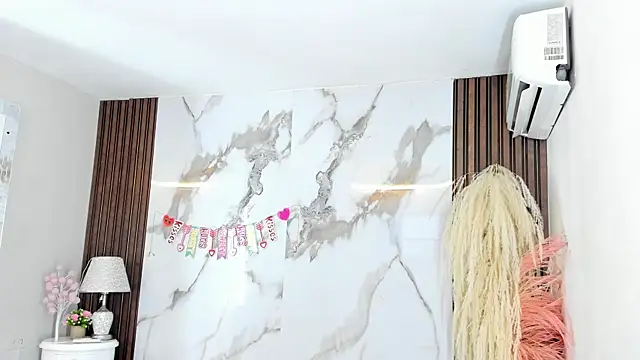 Snapshot of aidaadams chatting on 02.14.25 aidaadams online show from 02.14.25