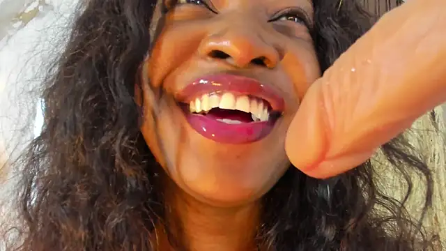 Snapshot of aidaadams chatting on 02.16.25 aidaadams online show from 02.16.25