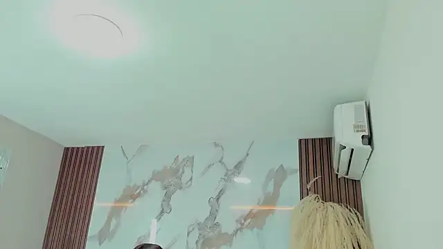 Snapshot of aidaadams chatting on 03.10.25 aidaadams online show from 03.10.25