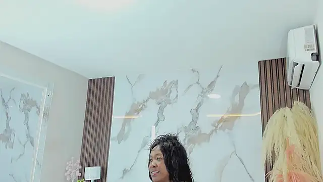 Snapshot of aidaadams chatting on 03.22.25 aidaadams online show from 03.22.25