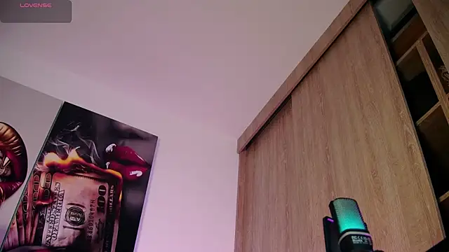 Snapshot of aidaadams chatting on 09.12.25 aidaadams online show from 09.12.25