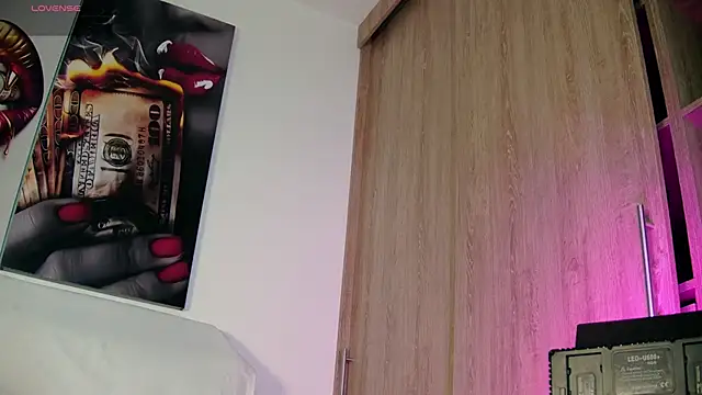 Snapshot of aidaadams chatting on 09.13.25 aidaadams online show from 09.13.25