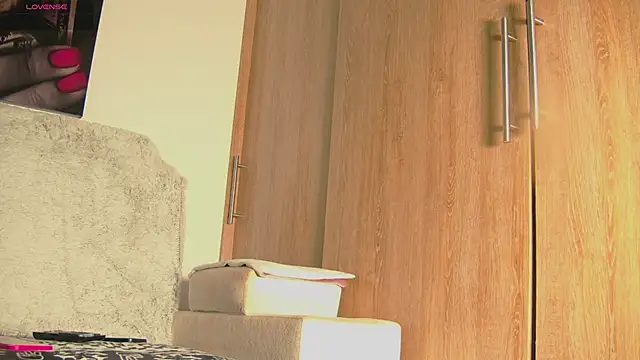 Snapshot of aidaadams chatting on 10.09.25 aidaadams online show from 10.09.25