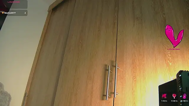 Snapshot of aidaadams chatting on 10.12.25 aidaadams online show from 10.12.25