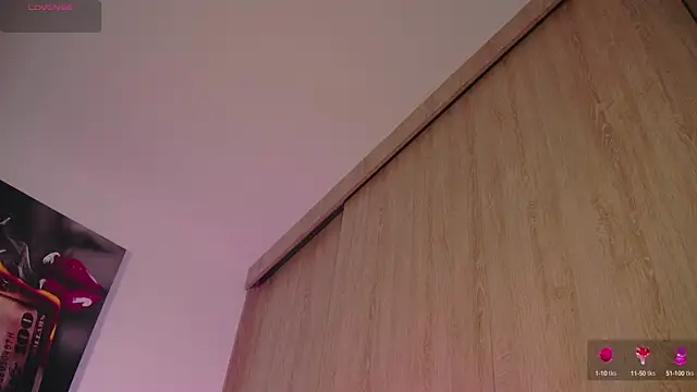 Snapshot of aidaadams chatting on 10.15.25 aidaadams online show from 10.15.25