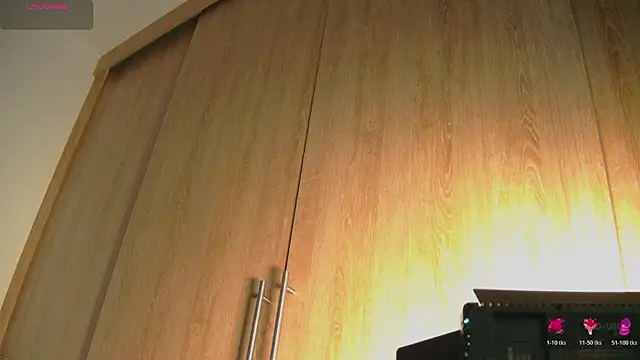 Snapshot of aidaadams chatting on 10.18.25 aidaadams online show from 10.18.25