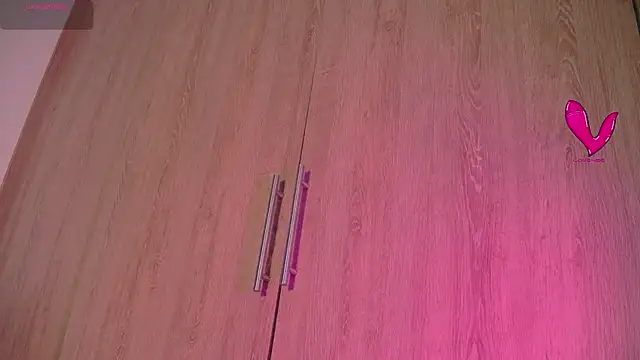 Snapshot of aidaadams chatting on 10.24.25 aidaadams online show from 10.24.25