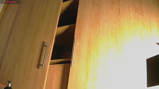 Snapshot of aidaadams chatting on 10.27.25 aidaadams online show from 10.27.25