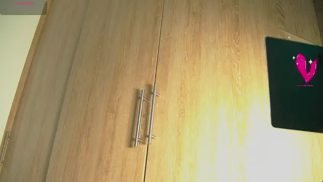 Snapshot of aidaadams chatting on 10.29.25 aidaadams online show from 10.29.25