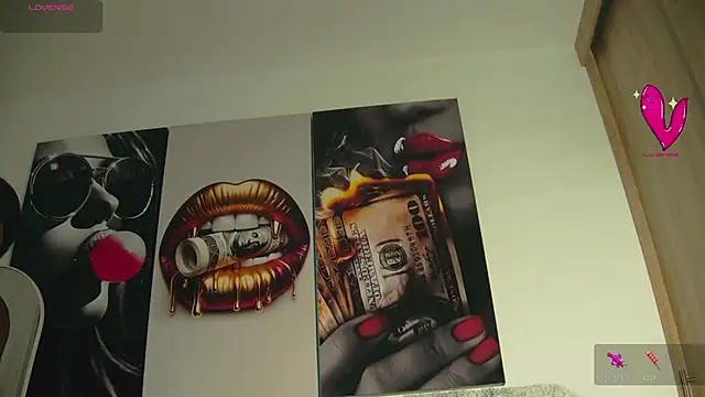 Snapshot of aidaadams chatting on 10.30.25 aidaadams online show from 10.30.25