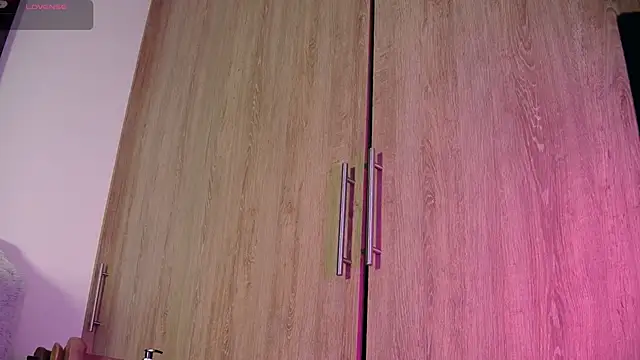 Snapshot of aidaadams chatting on 11.04.25 aidaadams online show from 11.04.25