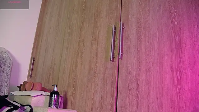 Snapshot of aidaadams chatting on 11.14.25 aidaadams online show from 11.14.25