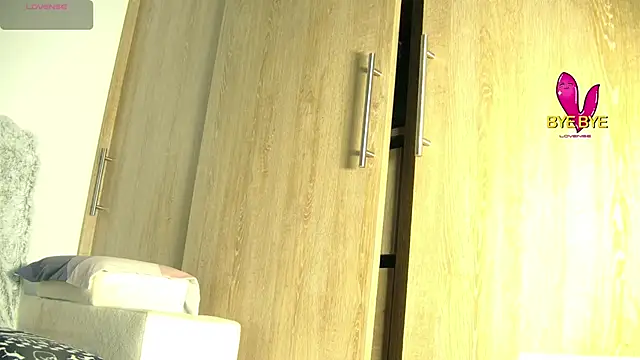 Snapshot of aidaadams chatting on 11.26.25 aidaadams online show from 11.26.25