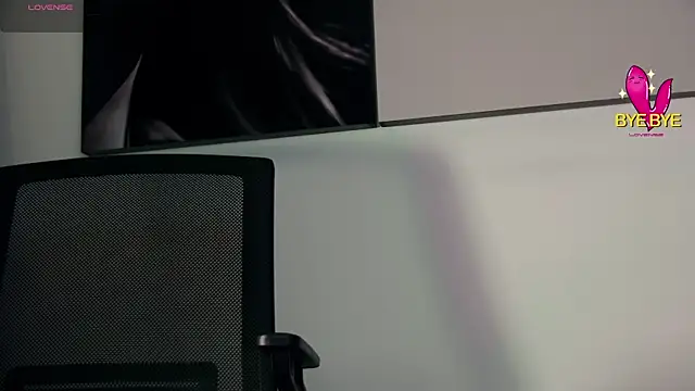 Snapshot of aidaadams chatting on 11.30.25 aidaadams online show from 11.30.25