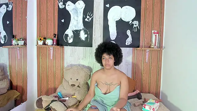 Alika01 online show from 11.22.25