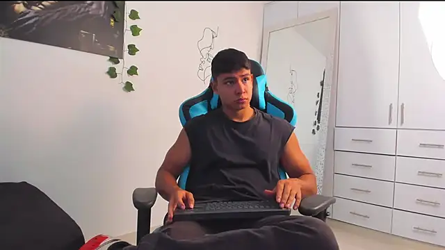 Snapshot of Bray_Kevin chatting on 03.04.25 Bray Kevin online show from 03.04.25