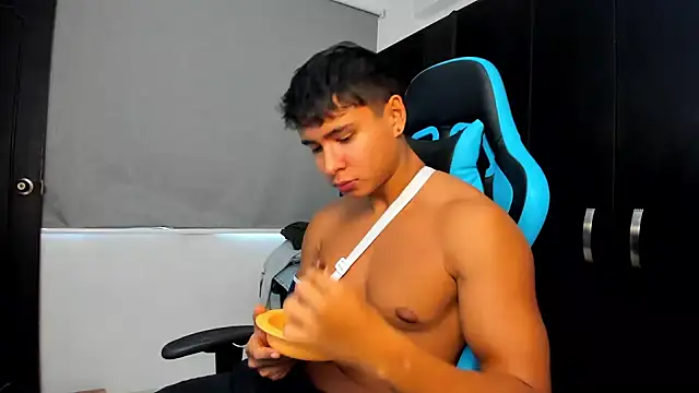 Snapshot of Bray_Kevin chatting on 10.03.25 Bray Kevin online show from 10.03.25