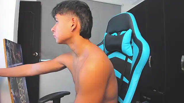 Snapshot of Bray_Kevin chatting on 11.02.25 Bray Kevin online show from 11.02.25