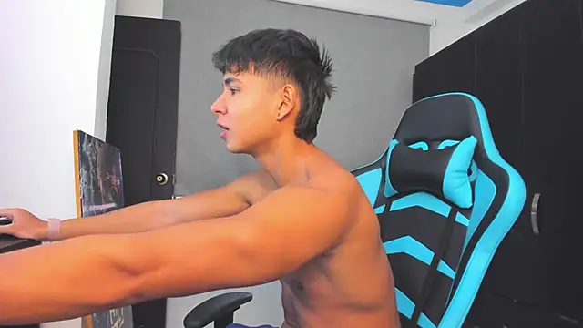 Snapshot of Bray_Kevin chatting on 11.03.25 Bray Kevin online show from 11.03.25