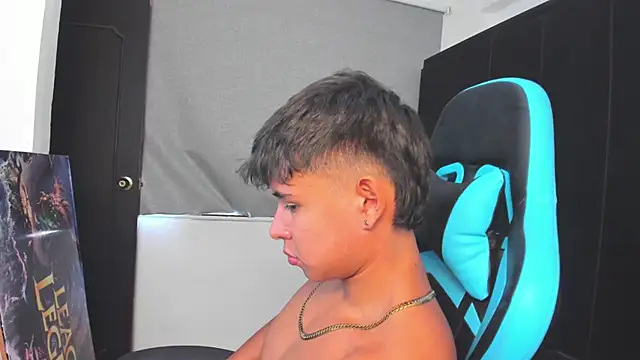 Snapshot of Bray_Kevin chatting on 11.18.25 Bray Kevin online show from 11.18.25