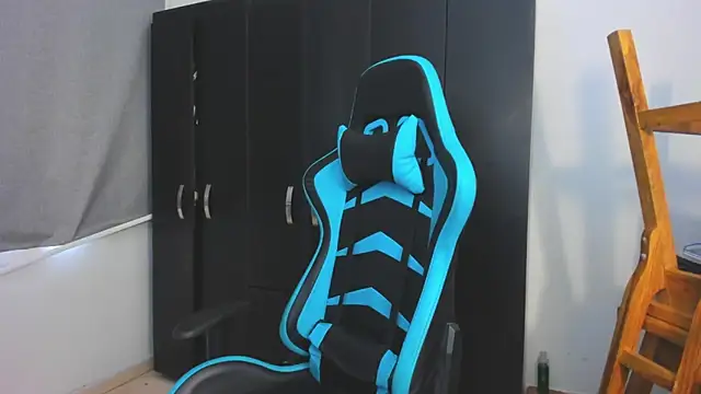 Snapshot of Bray_Kevin chatting on 11.25.25 Bray Kevin online show from 11.25.25