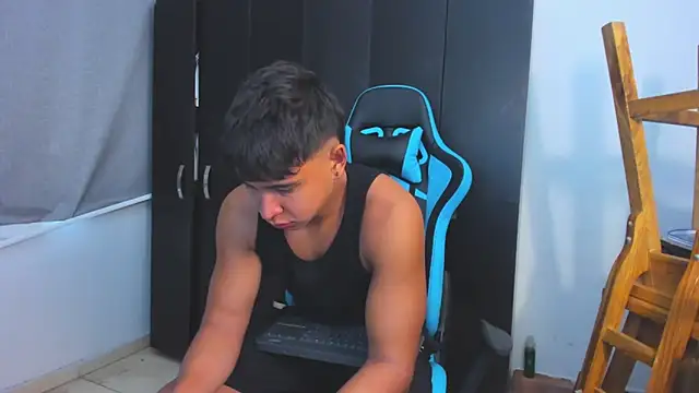 Snapshot of Bray_Kevin chatting on 11.26.25 Bray Kevin online show from 11.26.25