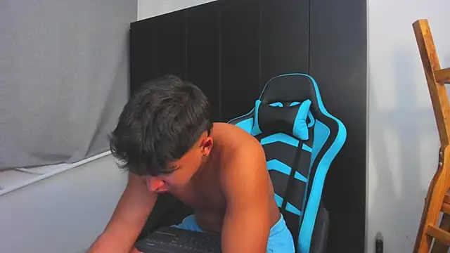 Snapshot of Bray_Kevin chatting on 11.27.25 Bray Kevin online show from 11.27.25