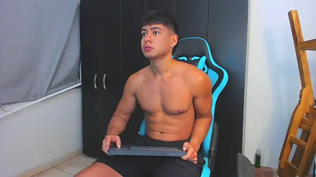 Snapshot of Bray_Kevin chatting on 11.30.25 Bray Kevin online show from 11.30.25