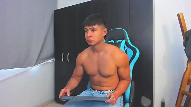 Snapshot of Bray_Kevin chatting on 12.18.25 Bray Kevin online show from 12.18.25