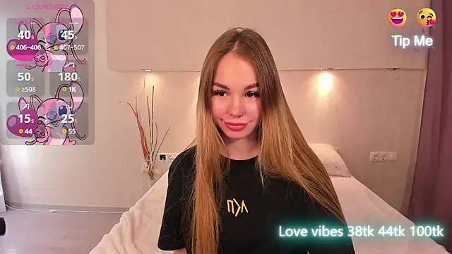 Snapshot of Tracy-Taylor chatting on 01.30.25 Tracy-Taylor online show from 01.30.25