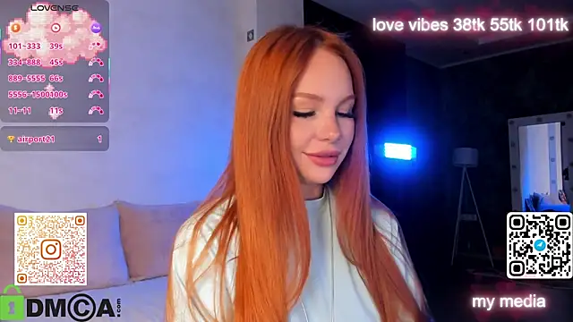 Snapshot of Tracy-Taylor chatting on 12.05.25 Tracy-Taylor online show from 12.05.25