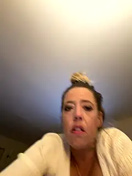 Snapshot of Blueeyesoulsnatcher chatting on 10.29.25 Blueeyesoulsnatcher online show from 10.29.25