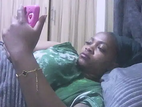 Snapshot of Brown_sexy chatting on 01.10.26 Brown sexy online show from 01.10.26