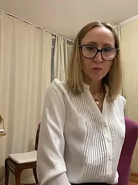 LauraDavis online show from 12.03.25