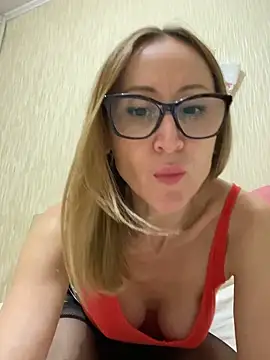 Snapshot of LauraDavis chatting on 01.07.26 LauraDavis online show from 01.07.26